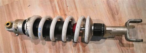 Rear Shocks Leaking: 5 Causes And 4 Symptoms。